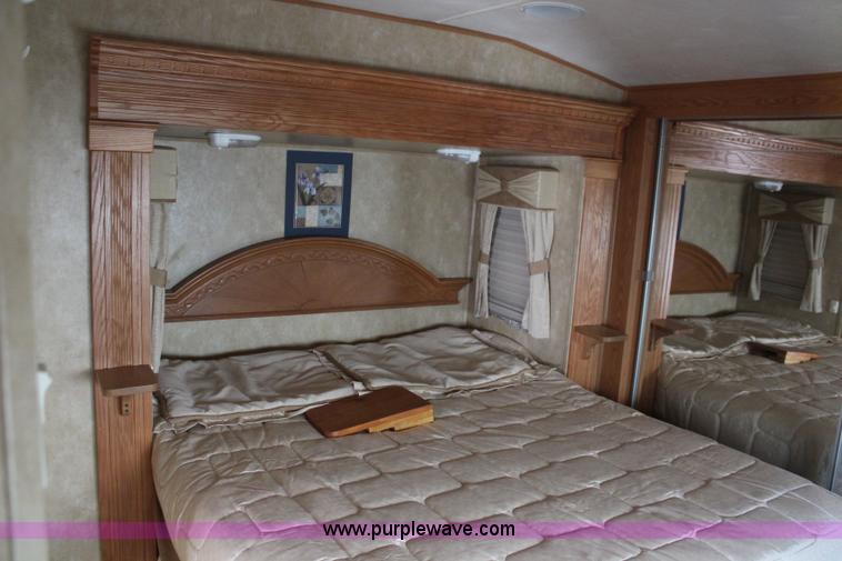 image for item K6950 2008 Forest River Cardinal LE 32'L camper