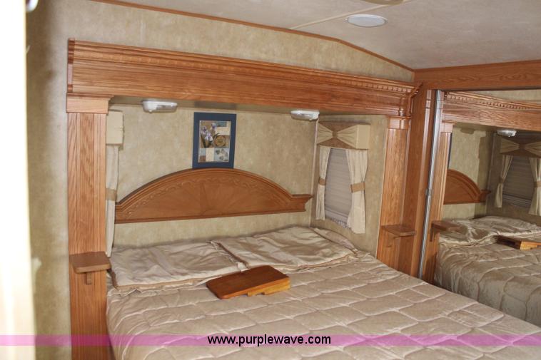 image for item K6950 2008 Forest River Cardinal LE 32'L camper