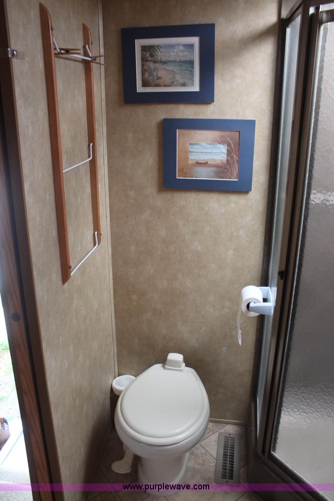 image for item K6950 2008 Forest River Cardinal LE 32'L camper