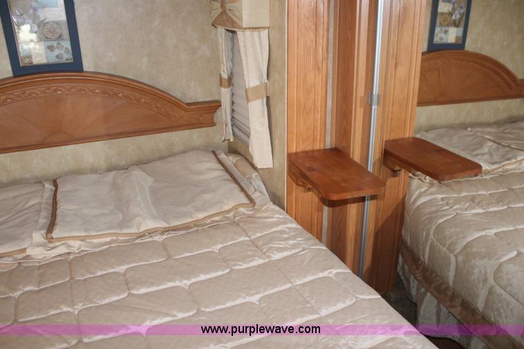 image for item K6950 2008 Forest River Cardinal LE 32'L camper