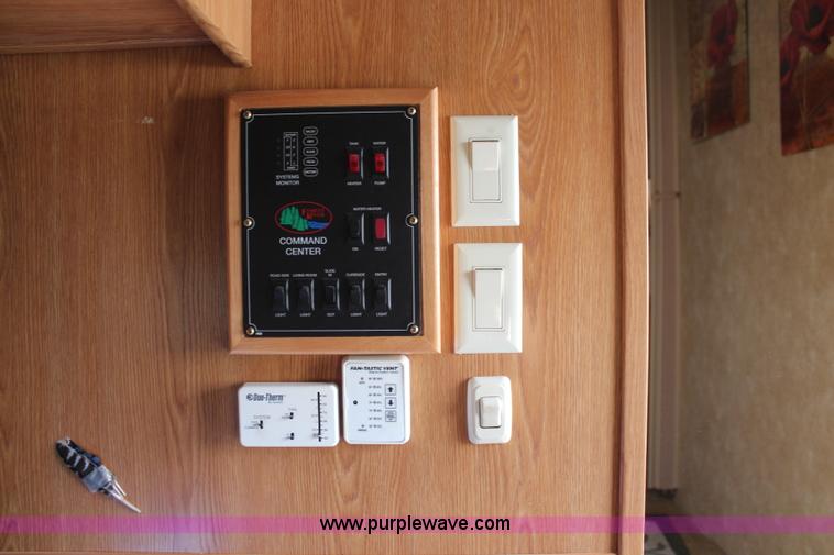 image for item K6950 2008 Forest River Cardinal LE 32'L camper