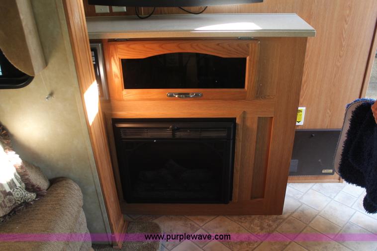 image for item K6950 2008 Forest River Cardinal LE 32'L camper