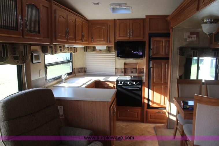 image for item K6950 2008 Forest River Cardinal LE 32'L camper