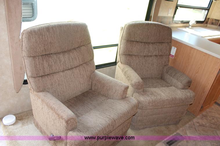 image for item K6950 2008 Forest River Cardinal LE 32'L camper