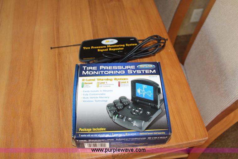 image for item K6950 2008 Forest River Cardinal LE 32'L camper