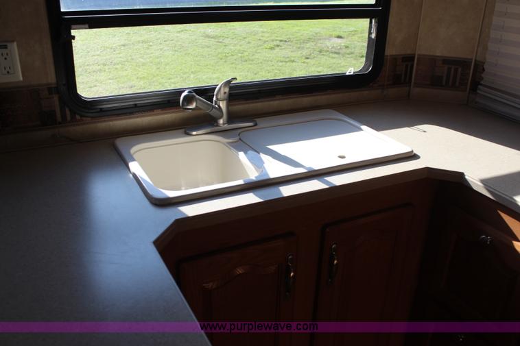 image for item K6950 2008 Forest River Cardinal LE 32'L camper