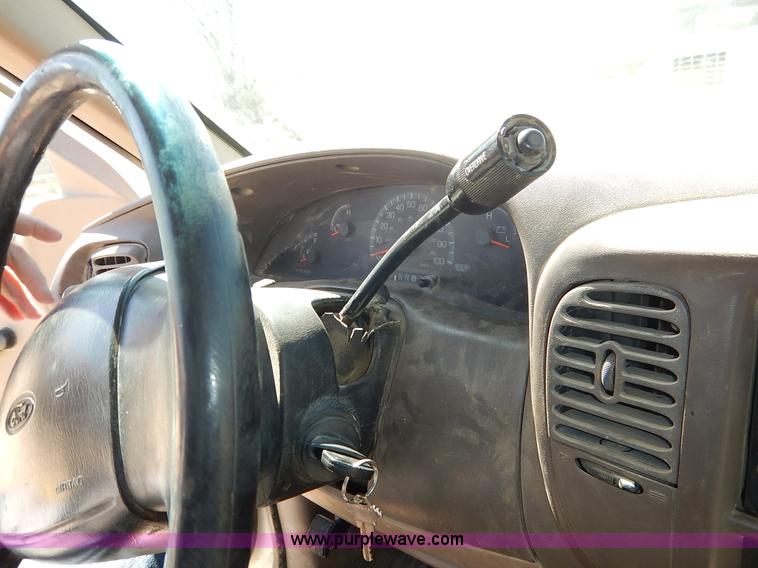 image for item K7341 1999 Ford F150 pickup truck