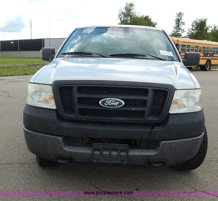 image for item K7434 2005 Ford F150 XL SuperCab pickup truck