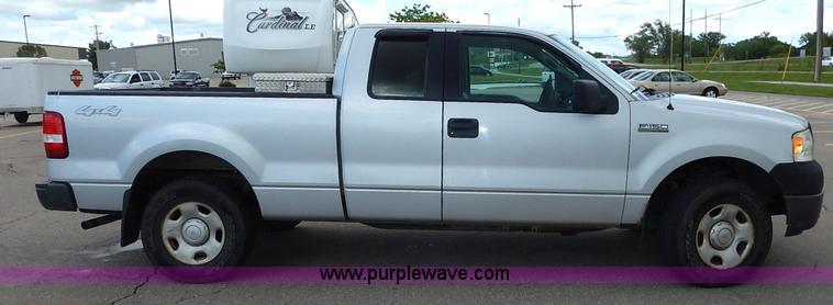 image for item K7434 2005 Ford F150 XL SuperCab pickup truck