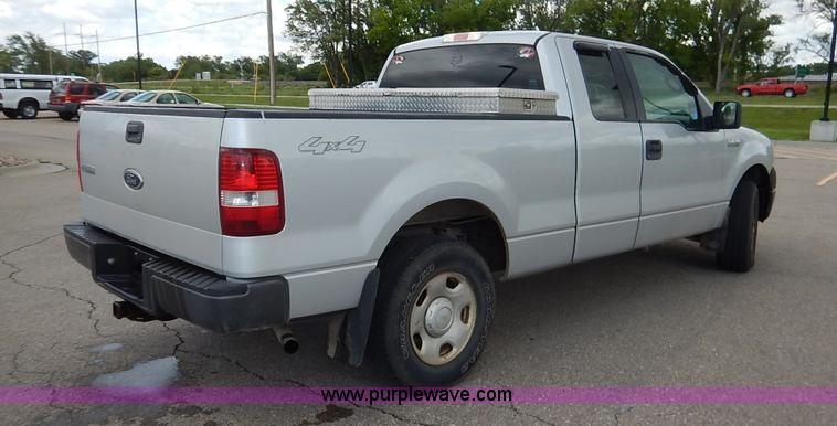 image for item K7434 2005 Ford F150 XL SuperCab pickup truck