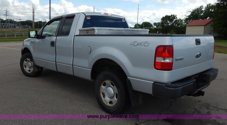 image for item K7434 2005 Ford F150 XL SuperCab pickup truck