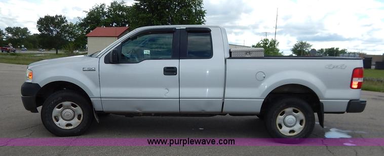 image for item K7434 2005 Ford F150 XL SuperCab pickup truck
