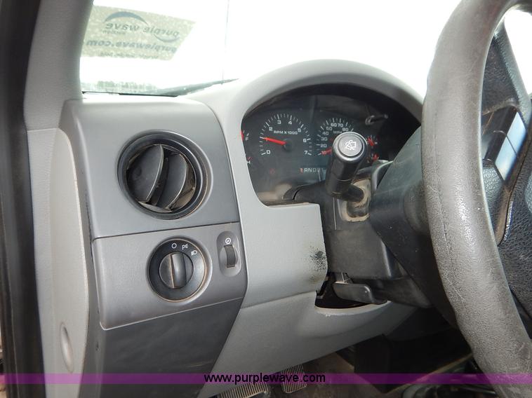 image for item K7434 2005 Ford F150 XL SuperCab pickup truck