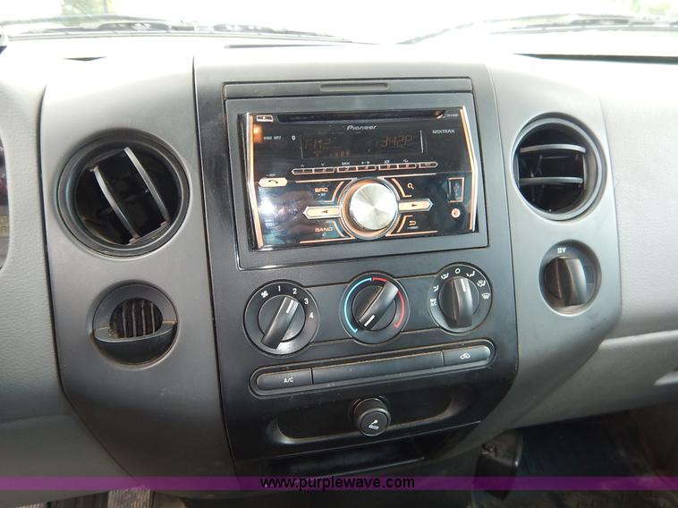 image for item K7434 2005 Ford F150 XL SuperCab pickup truck