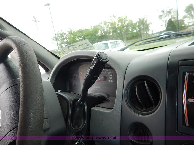 image for item K7434 2005 Ford F150 XL SuperCab pickup truck