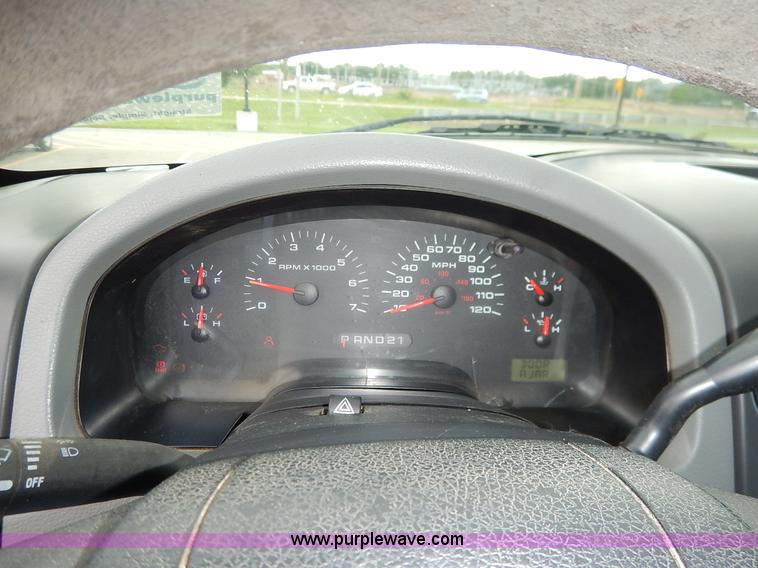 image for item K7434 2005 Ford F150 XL SuperCab pickup truck