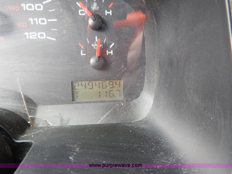 image for item K7434 2005 Ford F150 XL SuperCab pickup truck