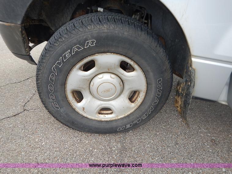 image for item K7434 2005 Ford F150 XL SuperCab pickup truck