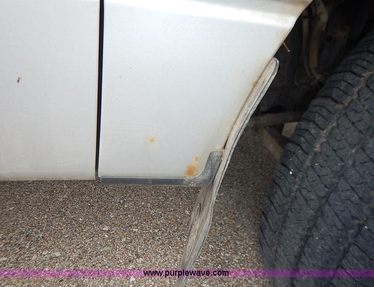 image for item K7434 2005 Ford F150 XL SuperCab pickup truck