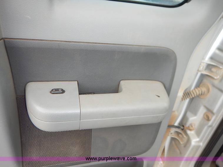 image for item K7434 2005 Ford F150 XL SuperCab pickup truck