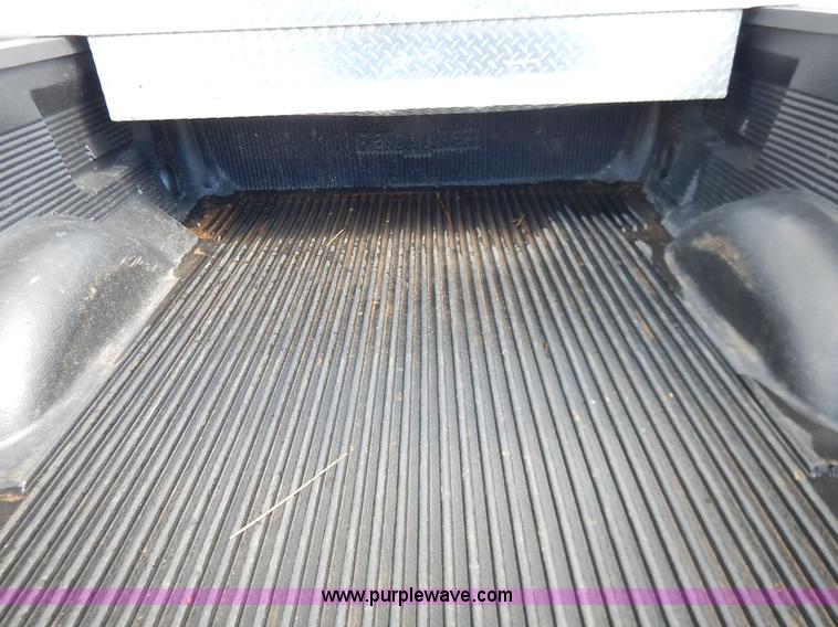 image for item K7434 2005 Ford F150 XL SuperCab pickup truck