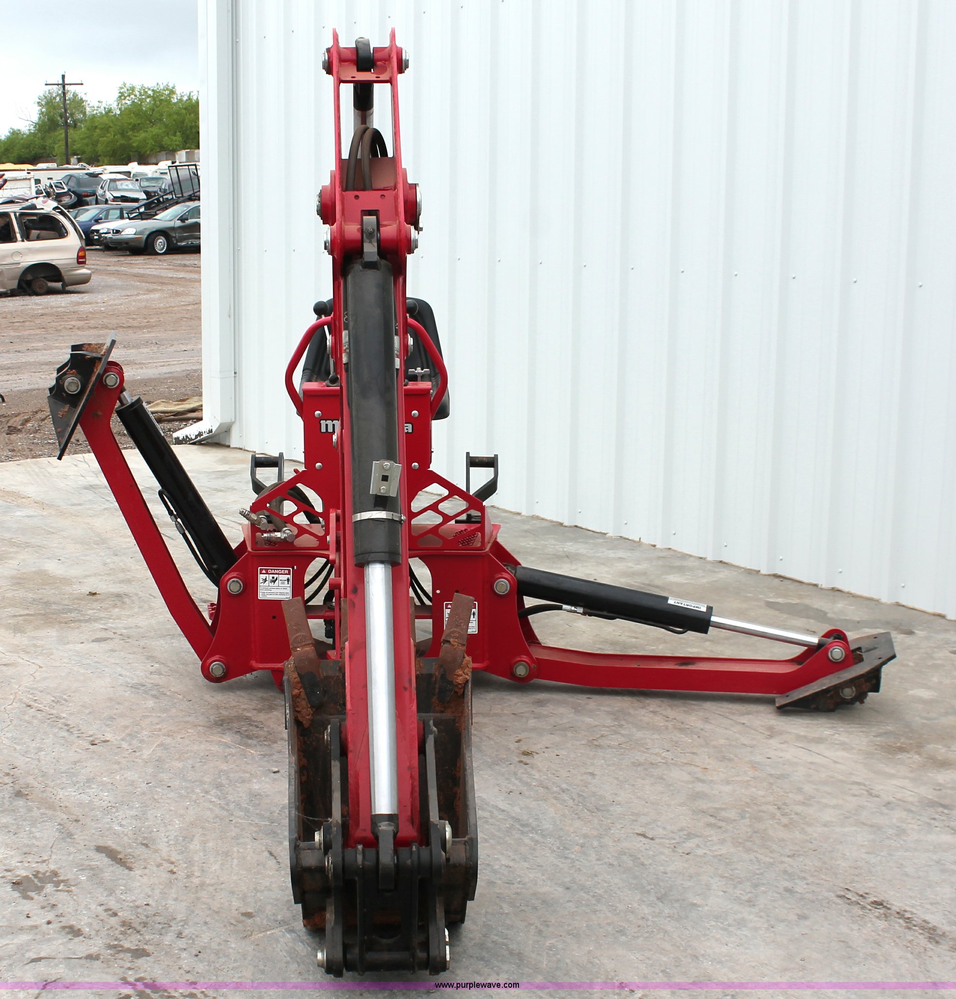 Mahindra 595 backhoe attachment in Norman, OK Item H5815 sold Purple Wave