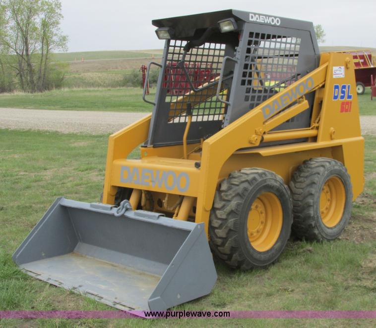 image for item A8799 1996 Daewoo 601 skid steer