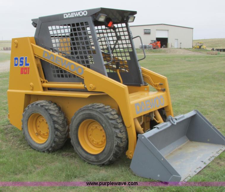 image for item A8799 1996 Daewoo 601 skid steer