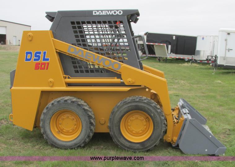 image for item A8799 1996 Daewoo 601 skid steer