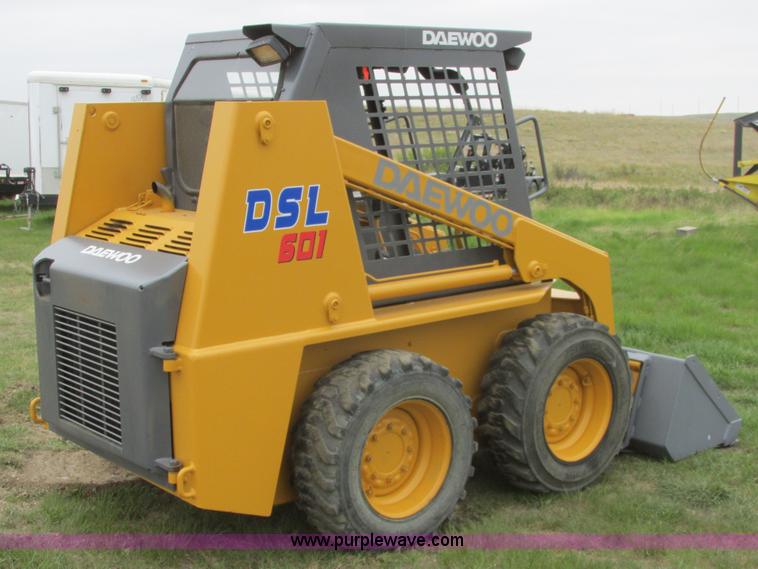 image for item A8799 1996 Daewoo 601 skid steer