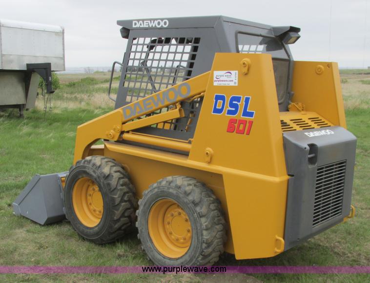 image for item A8799 1996 Daewoo 601 skid steer