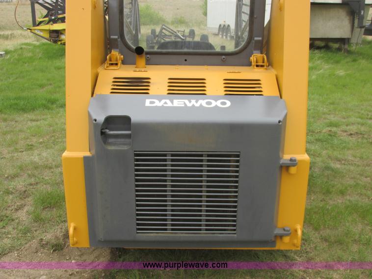 image for item A8799 1996 Daewoo 601 skid steer