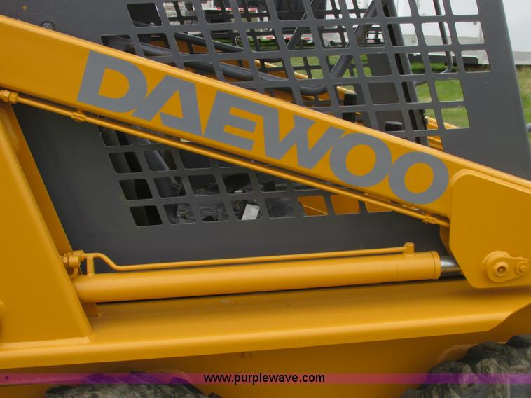image for item A8799 1996 Daewoo 601 skid steer