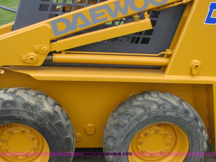 image for item A8799 1996 Daewoo 601 skid steer