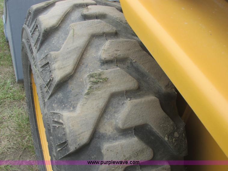 image for item A8799 1996 Daewoo 601 skid steer