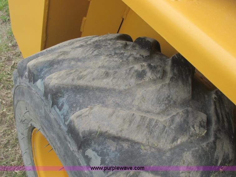 image for item A8799 1996 Daewoo 601 skid steer