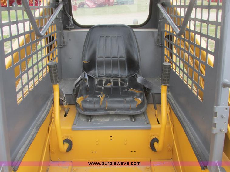 image for item A8799 1996 Daewoo 601 skid steer