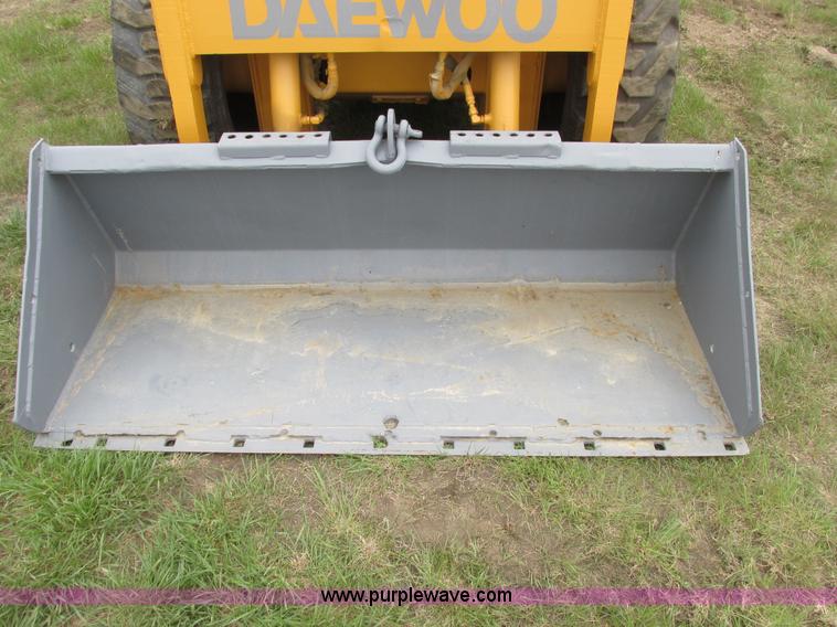 image for item A8799 1996 Daewoo 601 skid steer