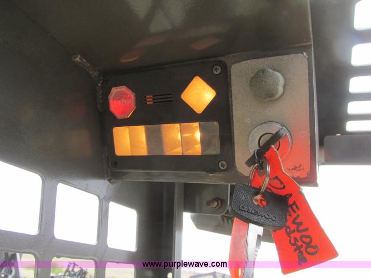 image for item A8799 1996 Daewoo 601 skid steer