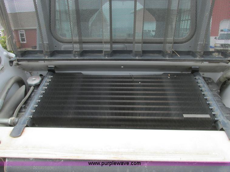 image for item A8801 2000 Bobcat 753 skid steer