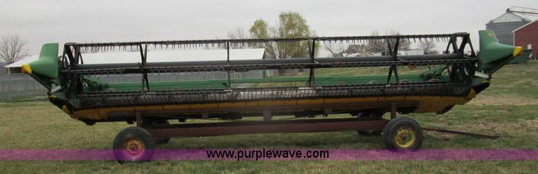 image for item D2379 1998 John Deere 925 platform flex head