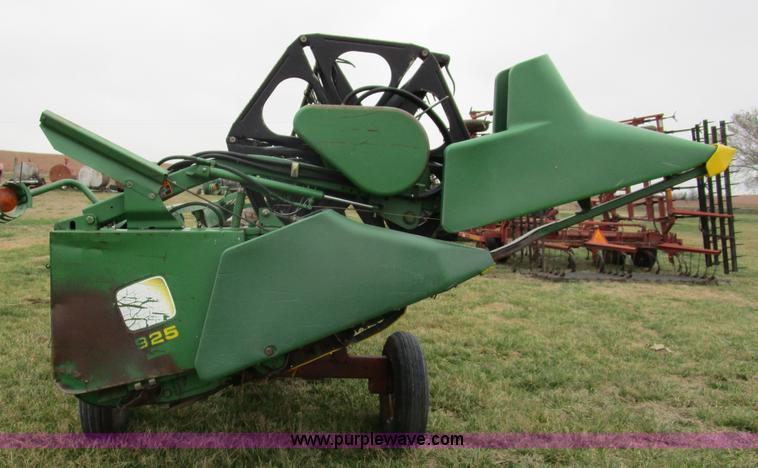 image for item D2379 1998 John Deere 925 platform flex head