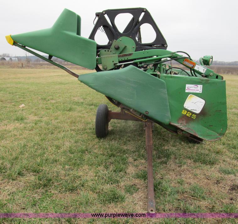 image for item D2379 1998 John Deere 925 platform flex head
