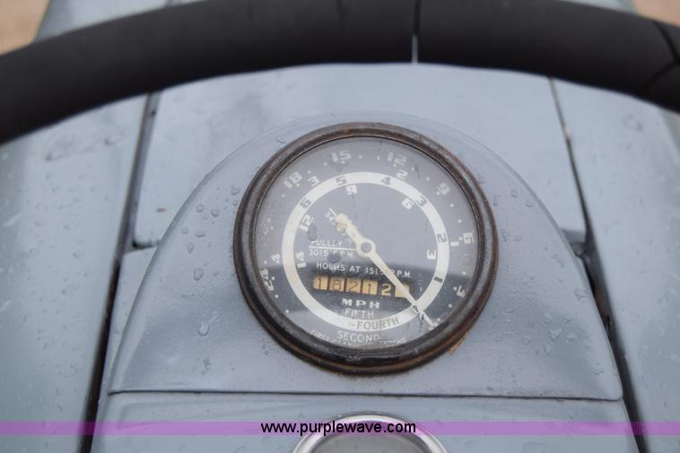 image for item E6486 Ford 950 tractor