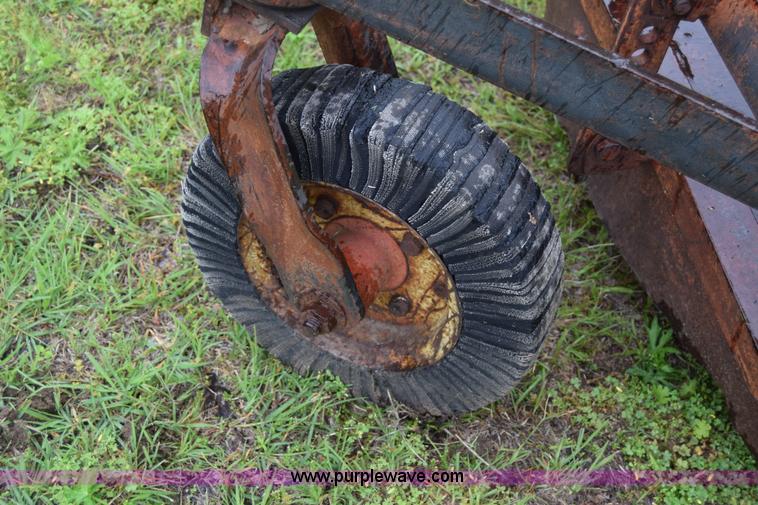 image for item E6486 Ford 950 tractor