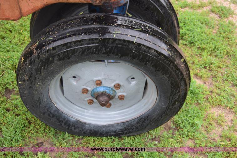 image for item E6486 Ford 950 tractor