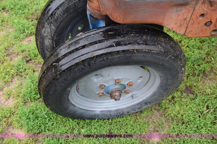 image for item E6486 Ford 950 tractor