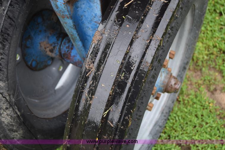 image for item E6486 Ford 950 tractor