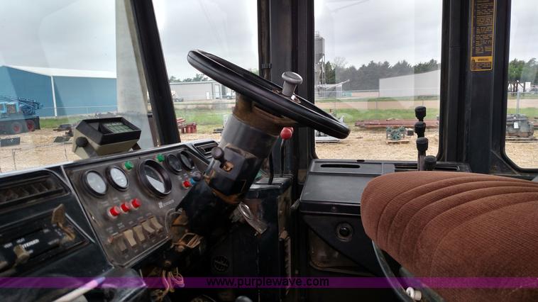 image for item F7793 1977 Steiger Bearcat III PT225 4WD tractor