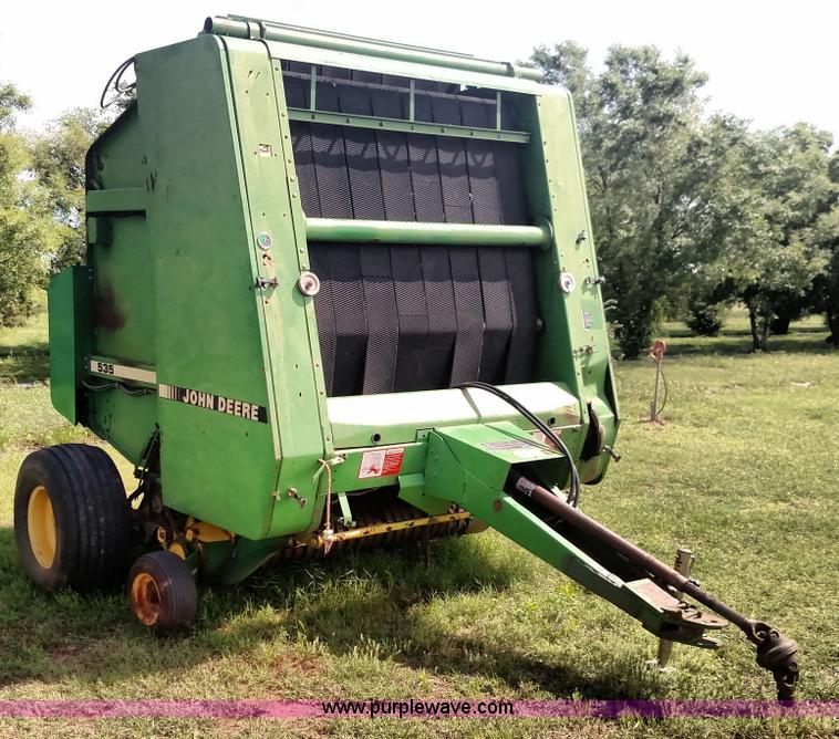 image for item F7798 1992 John Deere 535 round baler